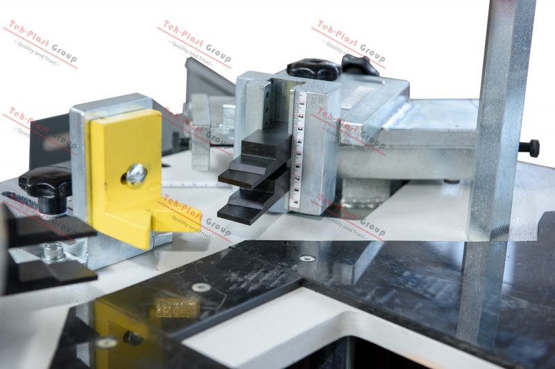 Tehplast Pneumatic Aluminium Corner Crimping Machine 