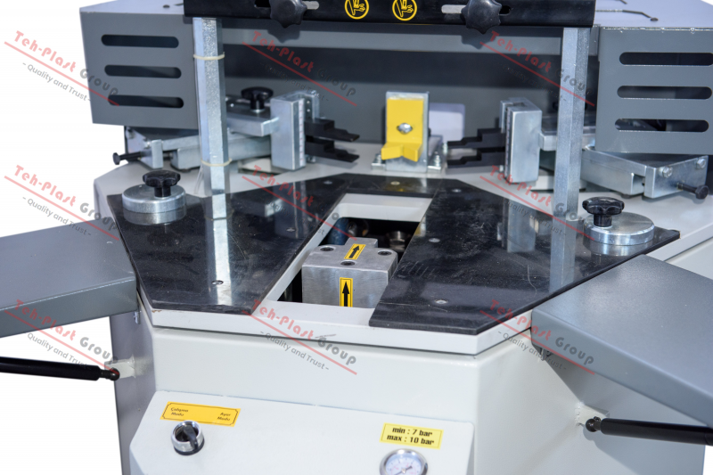 Tehplast Pneumatic Aluminium Corner Crimping Machine 